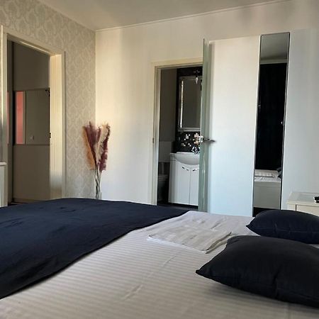 Apartament Cu 3 Dormitoare Jolie.M Leilighet Galaţi Eksteriør bilde