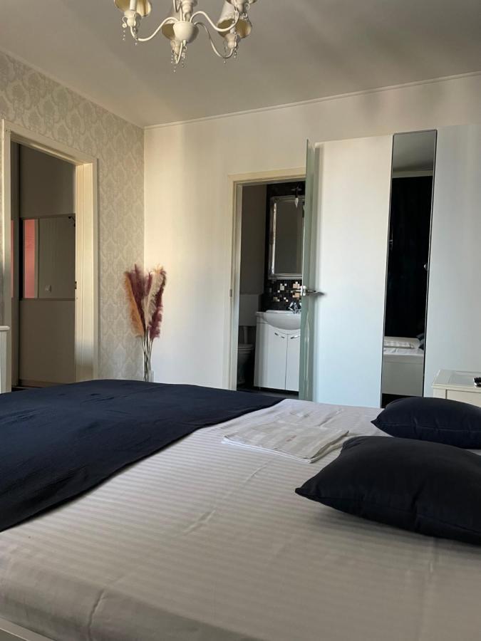 Apartament Cu 3 Dormitoare Jolie.M Leilighet Galaţi Eksteriør bilde