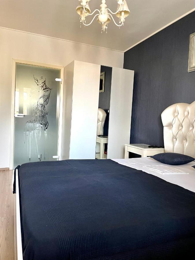Apartament Cu 3 Dormitoare Jolie.M Leilighet Galaţi Eksteriør bilde