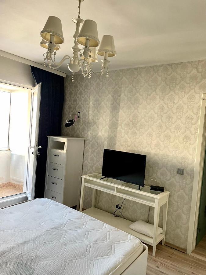 Apartament Cu 3 Dormitoare Jolie.M Leilighet Galaţi Eksteriør bilde