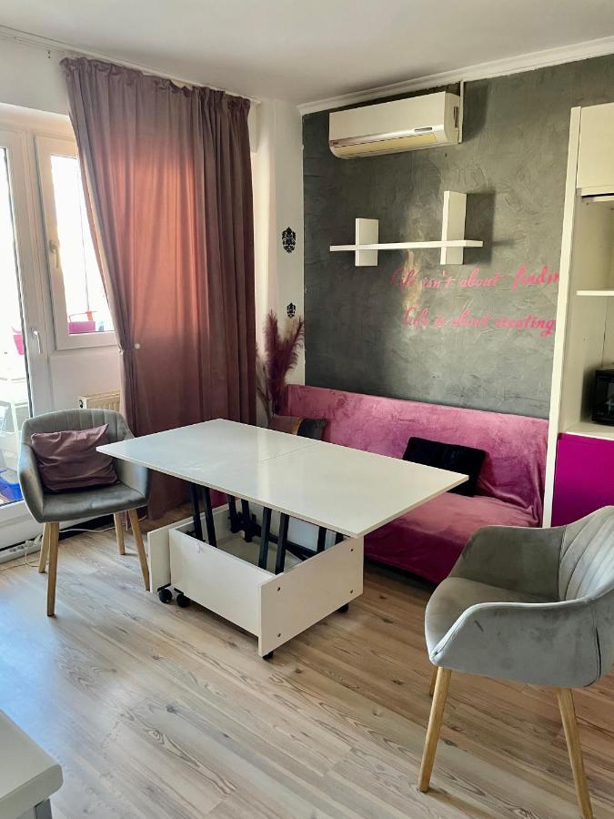 Apartament Cu 3 Dormitoare Jolie.M Leilighet Galaţi Eksteriør bilde