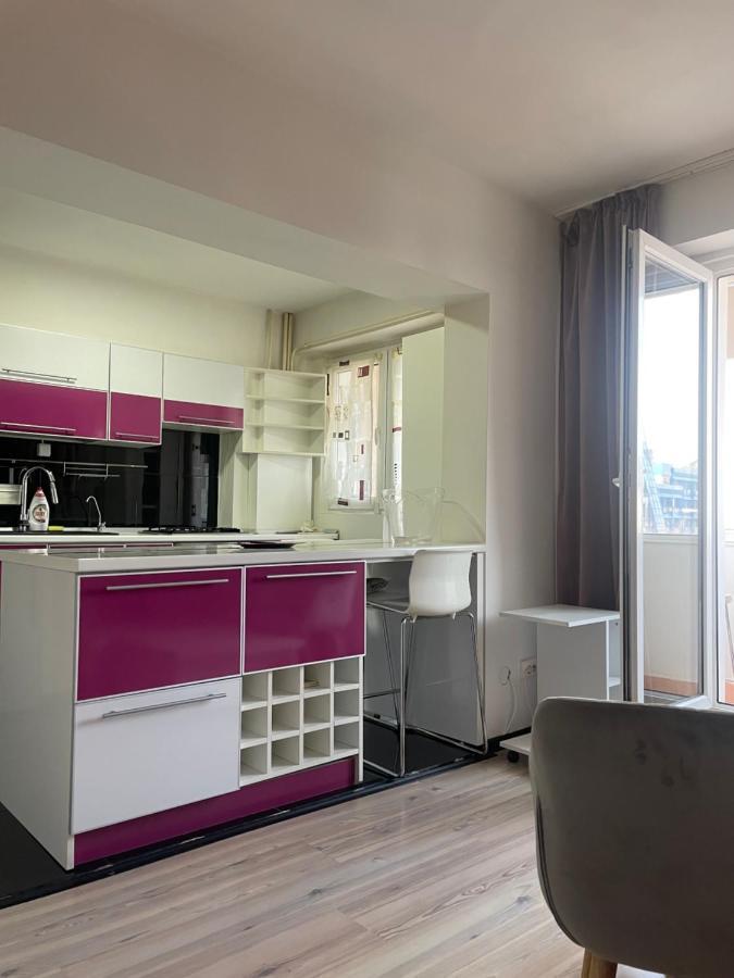 Apartament Cu 3 Dormitoare Jolie.M Leilighet Galaţi Eksteriør bilde