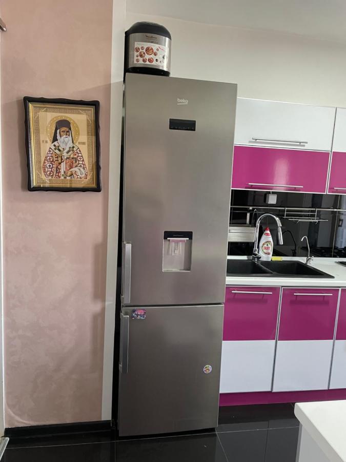 Apartament Cu 3 Dormitoare Jolie.M Leilighet Galaţi Eksteriør bilde