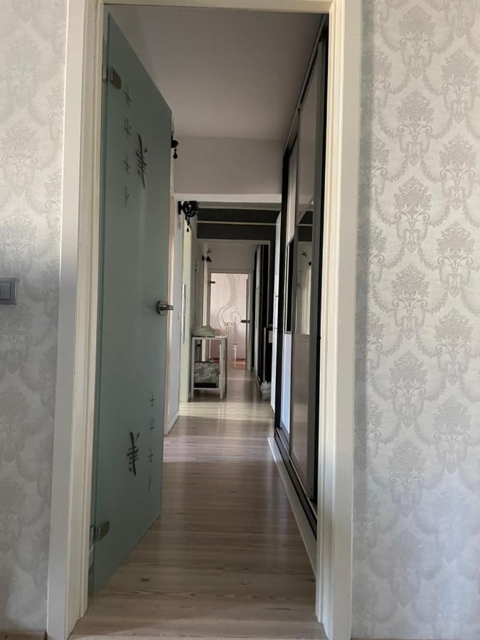Apartament Cu 3 Dormitoare Jolie.M Leilighet Galaţi Eksteriør bilde